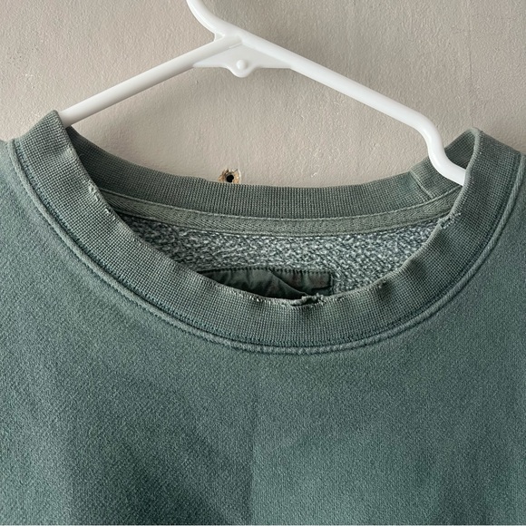 American Eagle Green Distressed Collar Crewneck Size Large - Picture 2 of 4